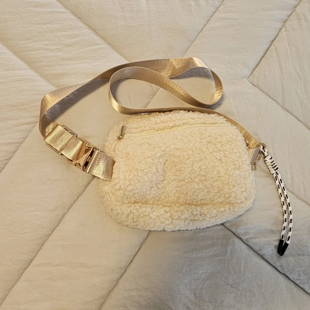 Cream‎ Shearling Crossbody Bag